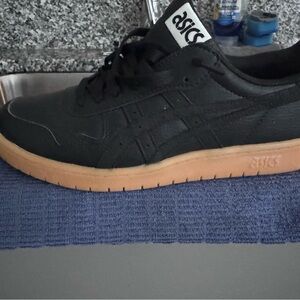 ASICS Men's Black and Tan Sneakers